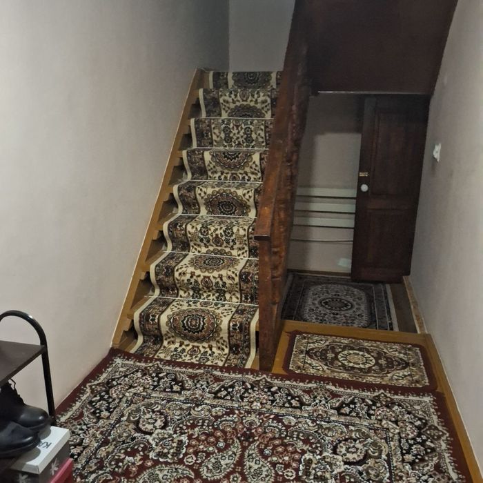 Uy sotiladi  srochna