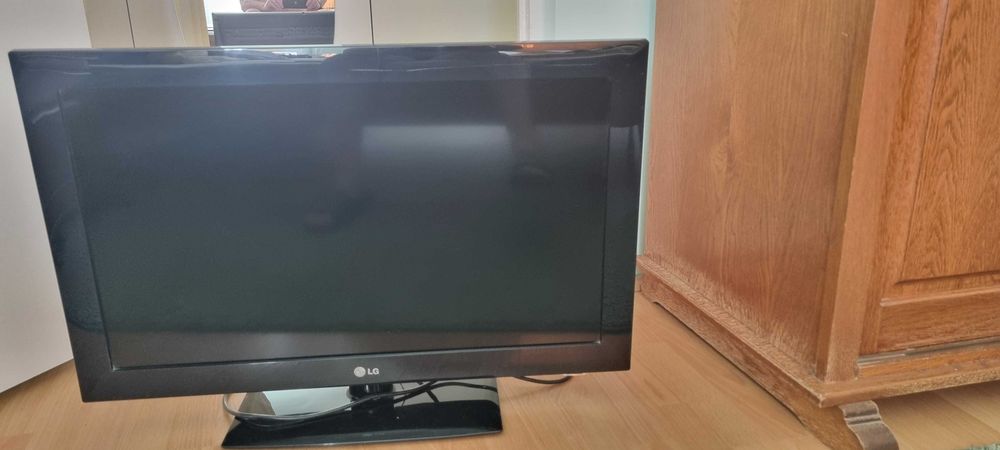 Televizor LCD LG diagonala 81 cm