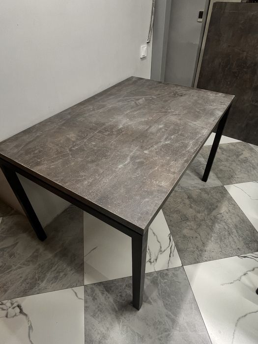 Продается стол и стулья