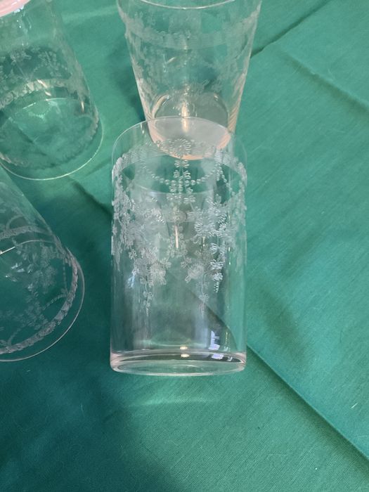 Cana Stranger Thinks,butoni,pahare Baccarat vechi,farfurii ceramica