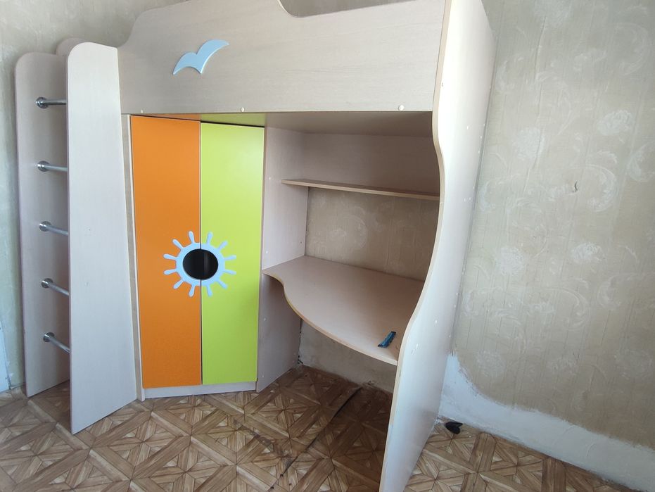 Двухэтажный кровать