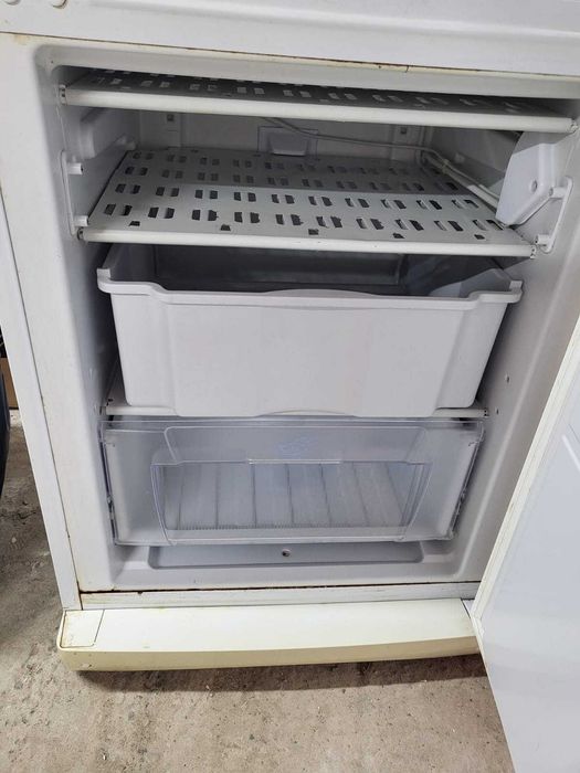 Холодильник Indesit