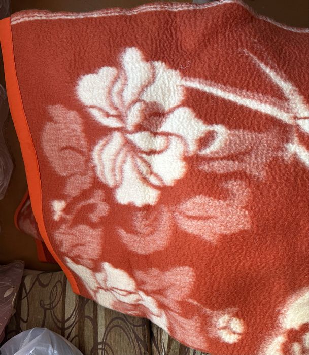 Продаю шерстяное  одеяло