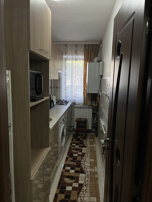Garsonieră 25 mp, renovată și mobilată complet – Zona OMW Câmpina | 300 €