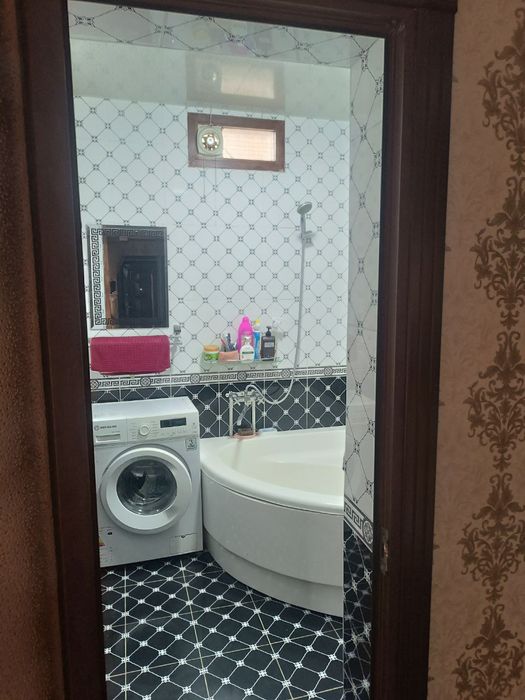 Ассалому алайкум.   Срочно ховли уй сотилади Октябр  бозор ёни