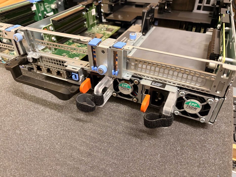 Dell PowerEdge R740XD – 2x Xeon 6240, 16GB RAM, H730, iDRAC9 ENT, 4x1GbE, 2x750W сървър