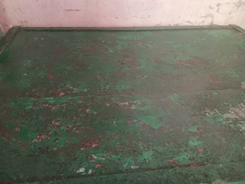 Темир стол сотилади