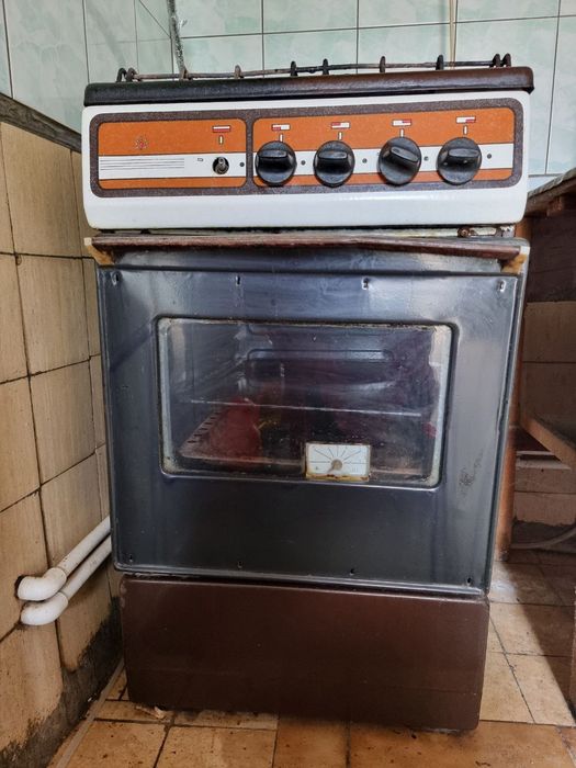 Gaz plitasi sotiladi