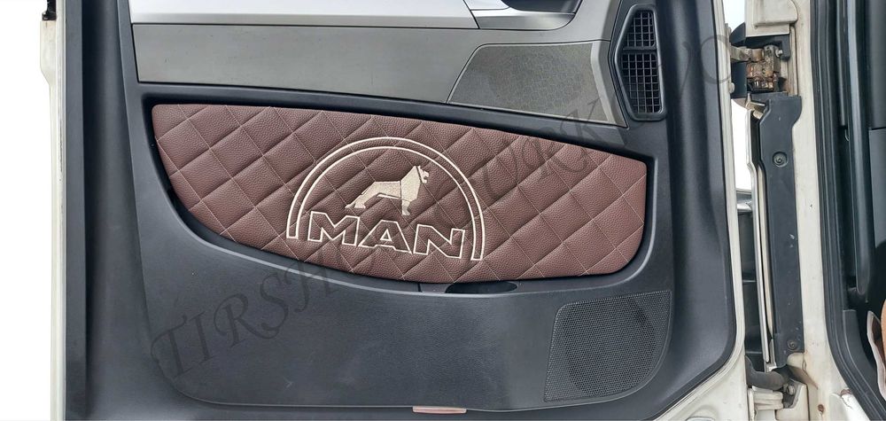 Кожени кори за врати MAN TGX/TGS 2010-2019 година различни цветове