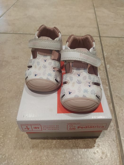 Сандали на biomecanics номер 19