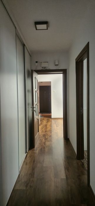 155000 euro-apartament renovat 4 camere semidecomandat la 4-7 minute de: scoala 7, parc, City, piata Brotacei, piata Tomis 3.