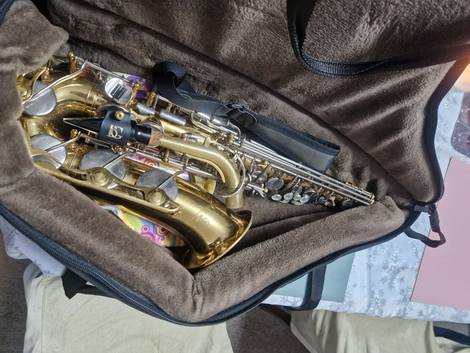 Saxafon marca Yamaha și orga Casio