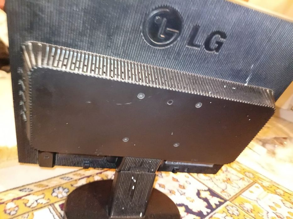 Монитор LG в продаже