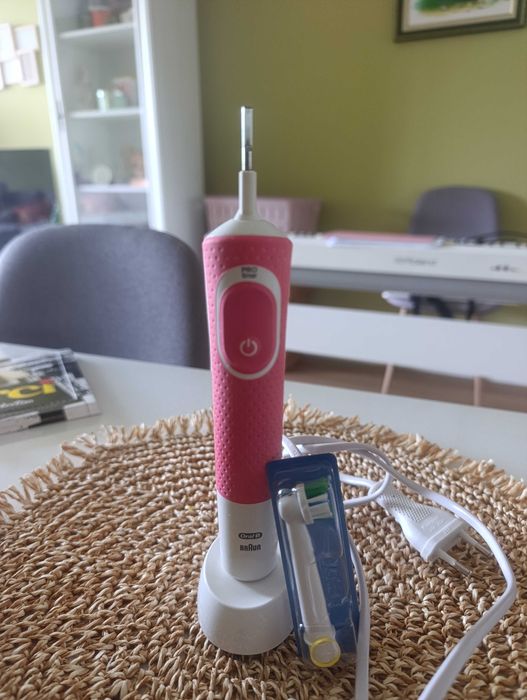 Електрическа четка за зъби Oral-B