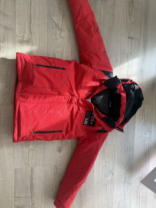 Продавам ново мъжко яке Reebok