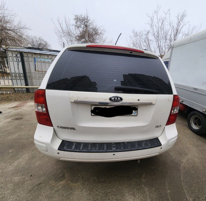 Kia Carnival sotiladi
