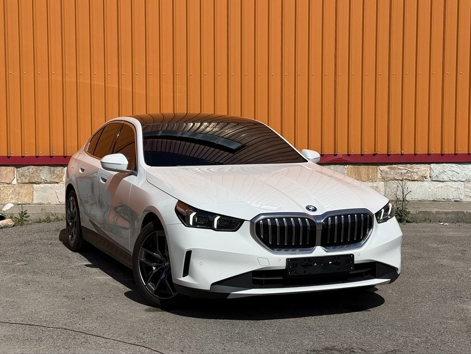 BMW 530e Hybrid  2025г.  В НАЛИЧИИ