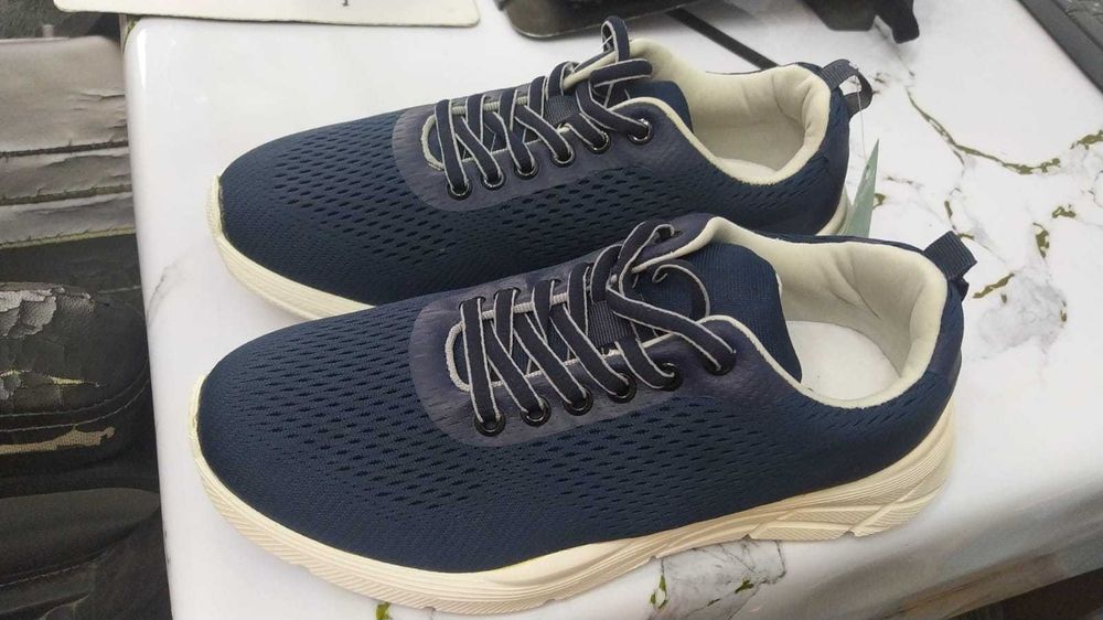 кроссовки Braska 40 размер. Куплена в Intertop