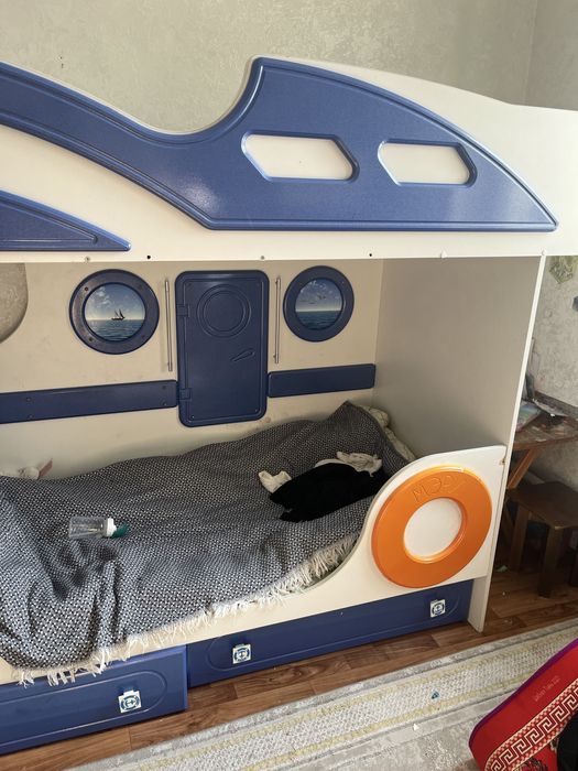 двухъярусная кровать