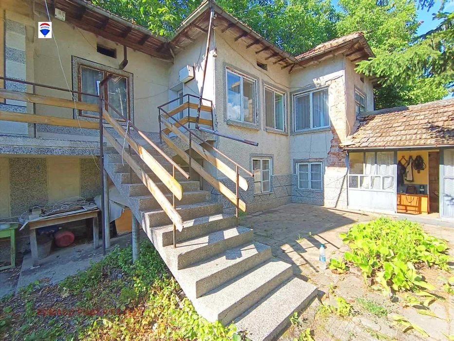 Продава се Къща в с. Юпер, Област Разград - 202 кв.м за 99 €/кв.м - Снимка #1