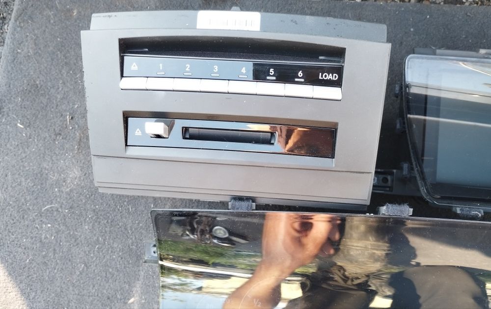 Километраж, дисплей на навигация и CD ченджър за Mercedes S класа W221