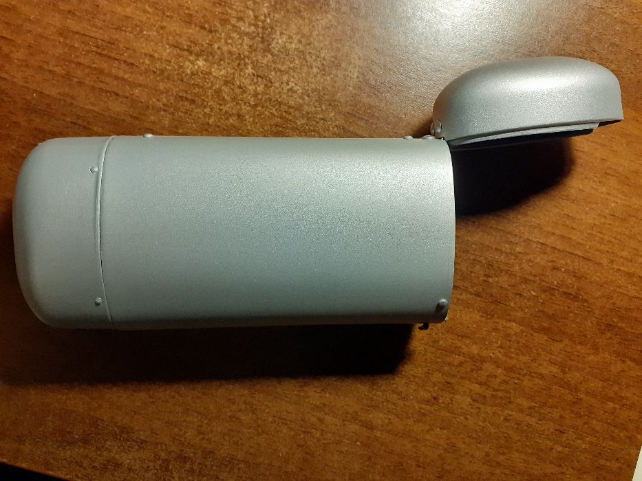 очила кутия, метализирана пластмаса, твърди, надеждни и с карабинер