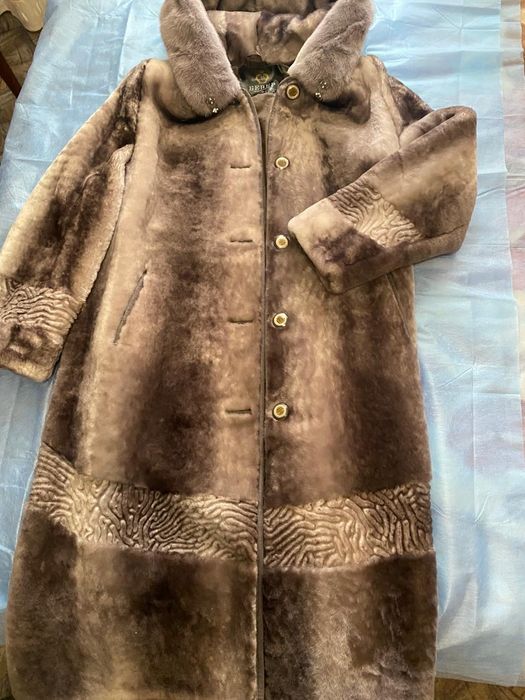 Мутоновая шуба с капюшоном