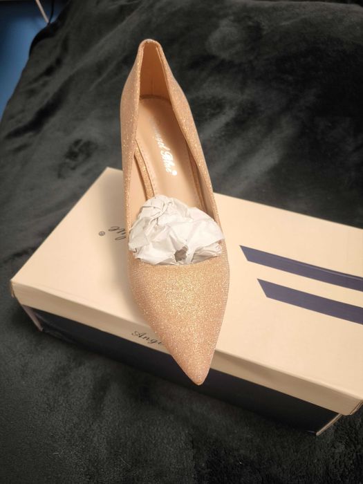 Продавам нови обувки