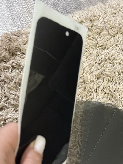 Защитные стекла на iPhone 14 Pro