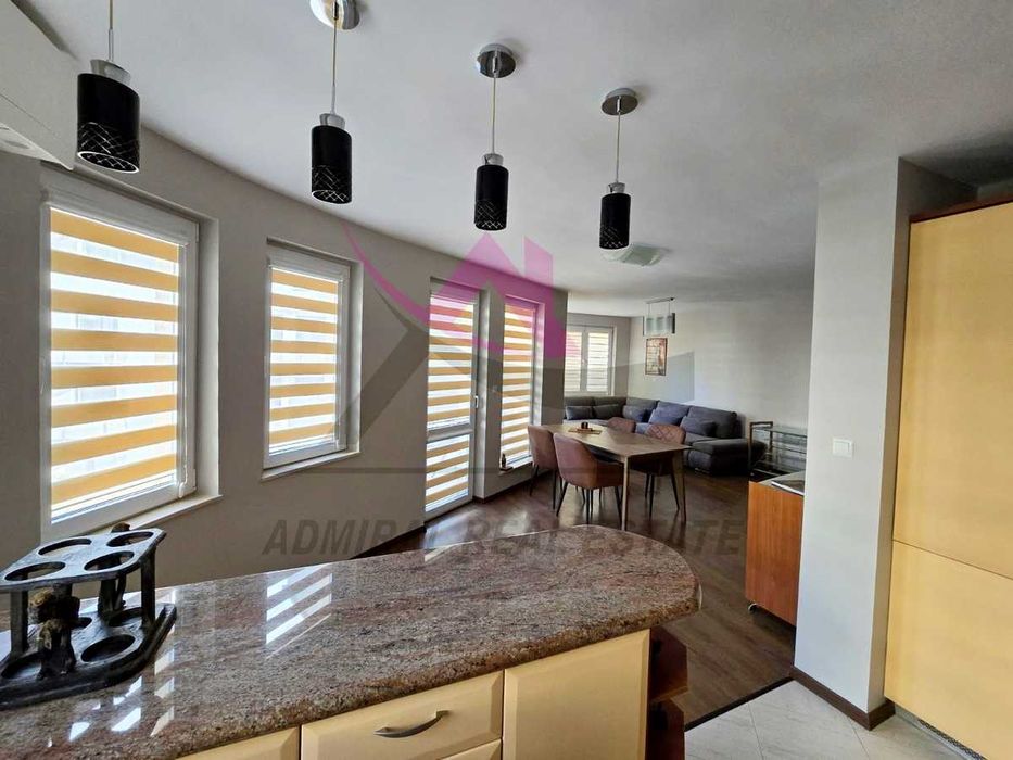 Дава се под наем Тристаен апартамент в Варна, Бриз - 130 кв.м за 850 € - Снимка #1