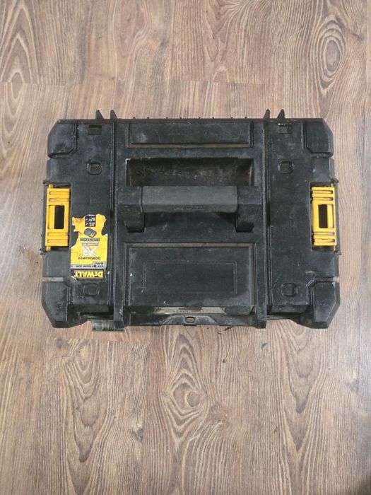 Masina compacta de gaurit si insurubat (bormasina) pe acumulator -P-