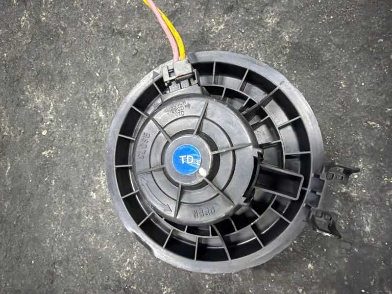 Электродвигатель отопителя Моторчик печки Kia Cerato 2012 Год