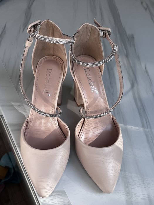 Туфельки бежевые