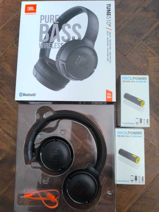 Часовник G-Shock, смарт гривна Xiaomi, слушалки JBL