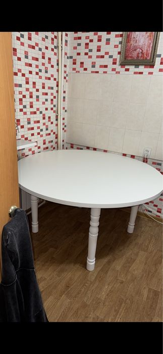 Продам стол белый 150х150х74 см,