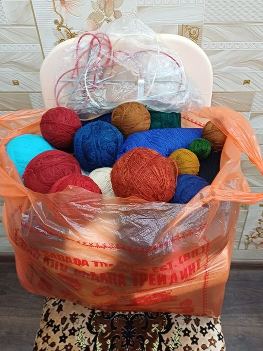 Продам пряжу разных цветов.
