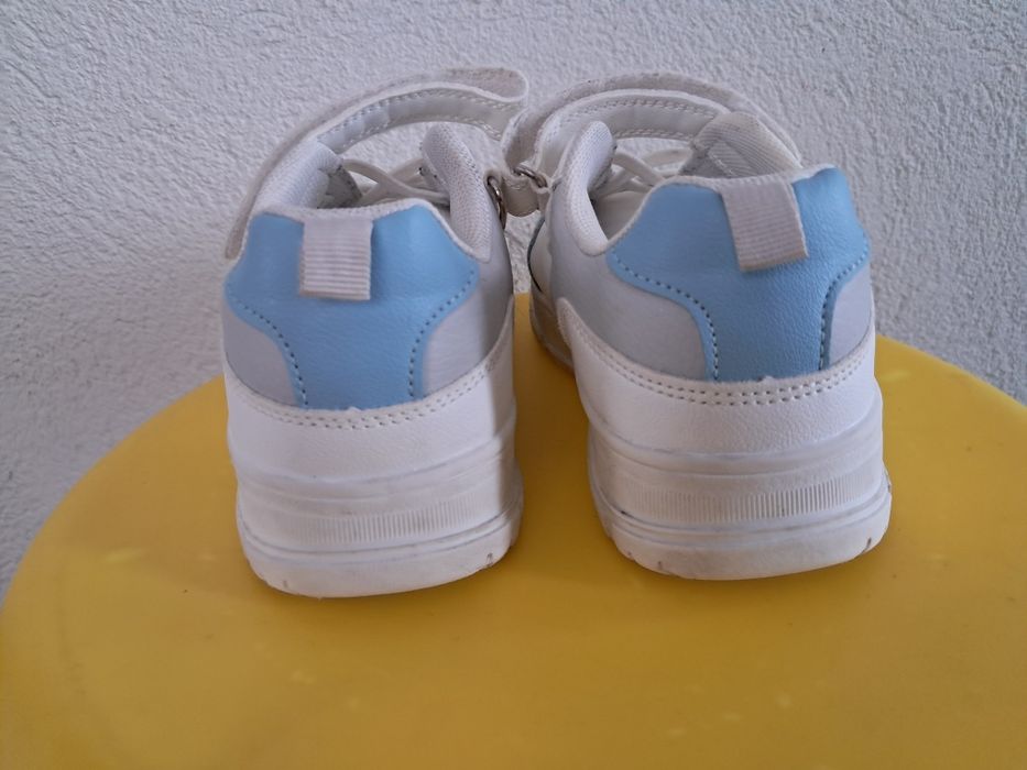 Adidași albi Primark mărime 31 impecabili