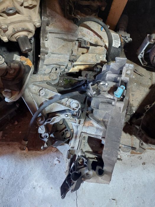 Cutie Viteze transmisie Duster 1.6 2x4 5 trepte 2010 2013
