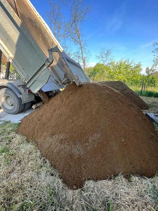 Nisip piatra sort pamant balast lucrari cu miniexcavator si bobcat