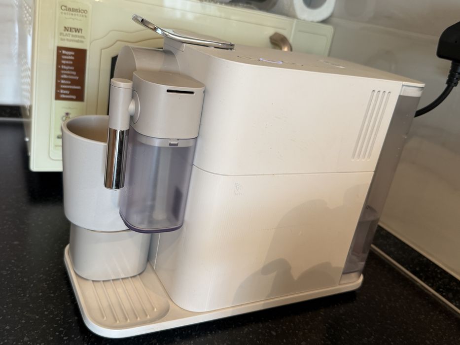 Кофемашина Nespresso Lattissima One Evo
