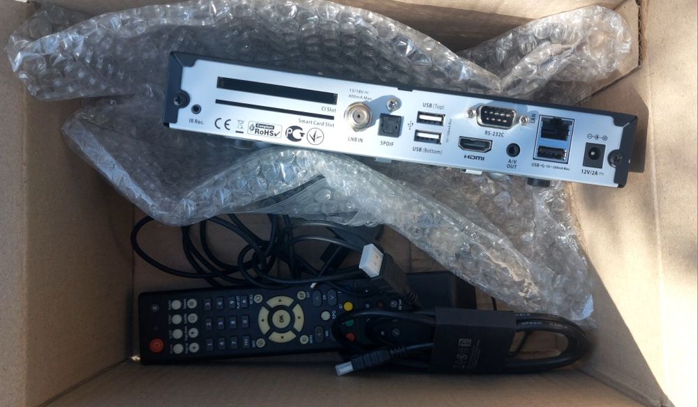 Спутниковый антенна комплект.