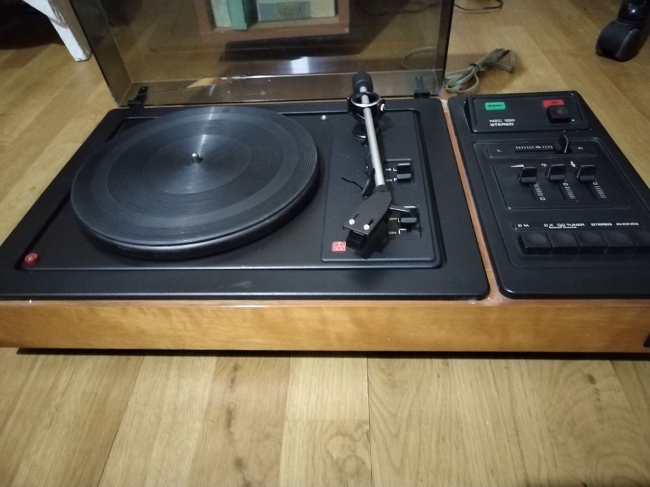 Pick-up Tesla NZC 150 stereo cu boxe