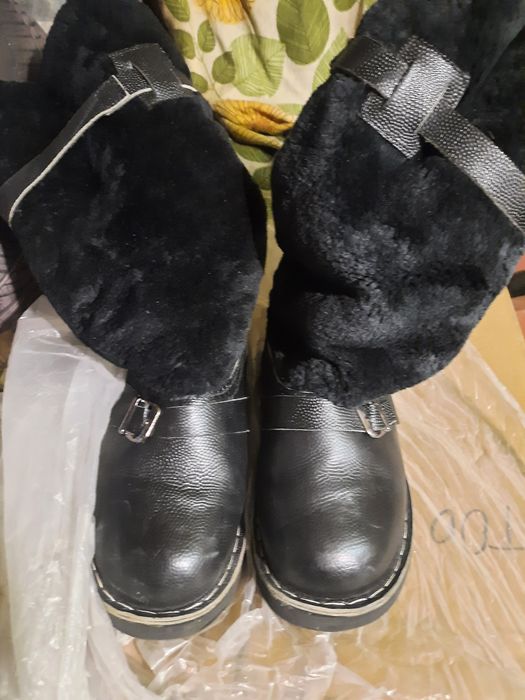 Продам унты 41 размер и фляги