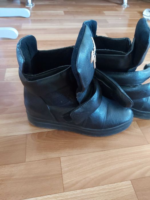 Ботинки женские на 39