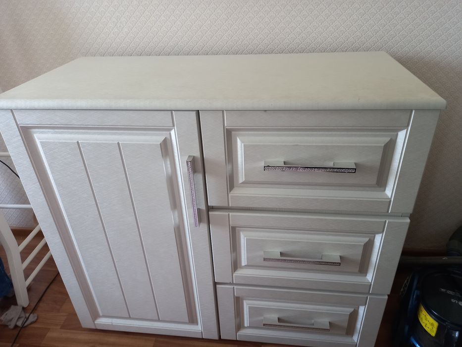 Кровать, тумба, комод