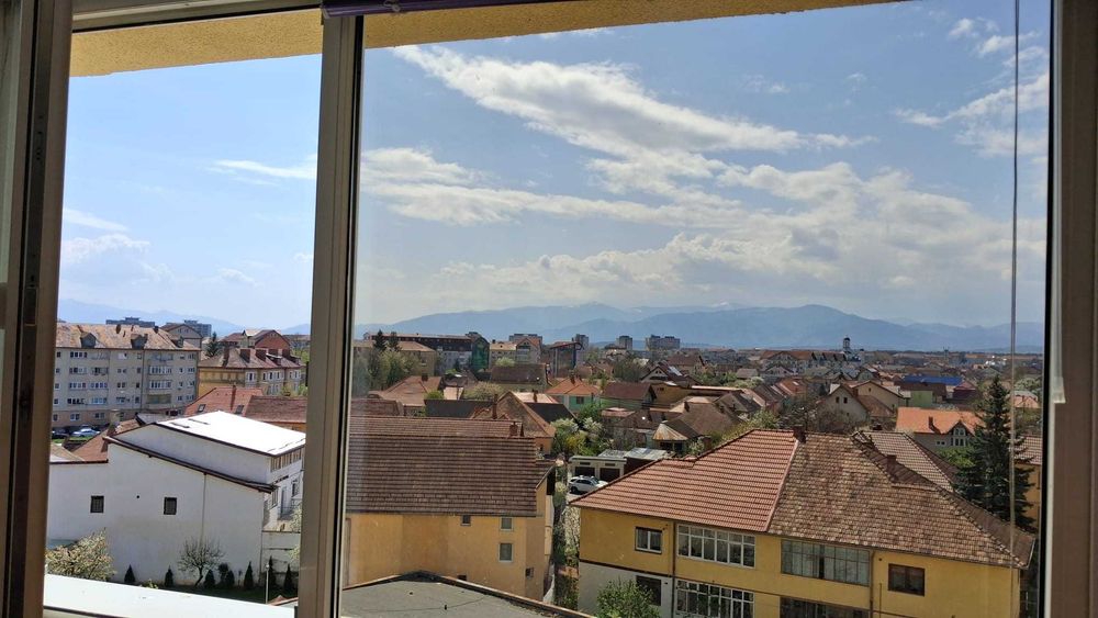 Inchiriez apartament  Sibiu Mihai Viteazul - Piata Aurel Vlaicu - orice perioada .