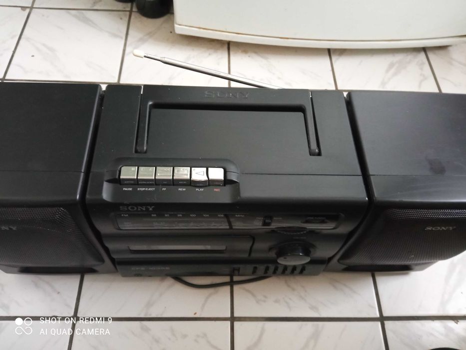 Радиокасетофон Сони.