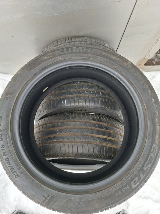 Продам шины. 235/45/18 кумхо экстра