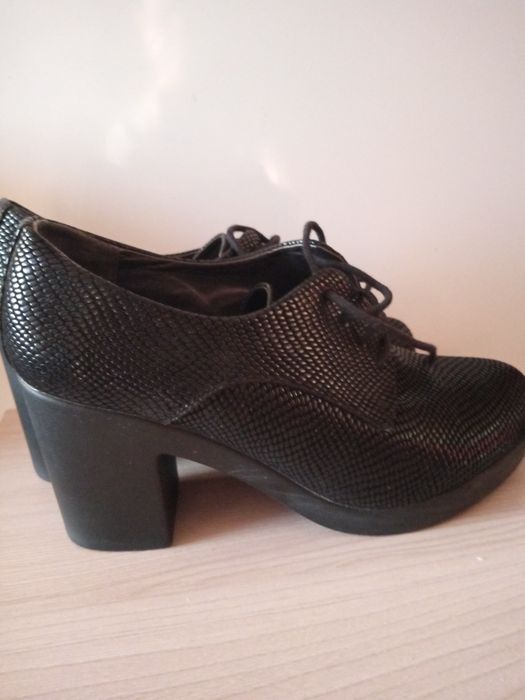 Продам ботильоны.