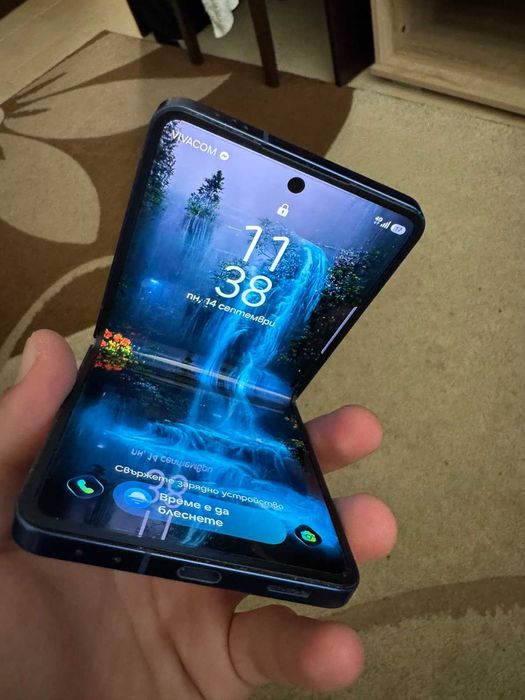 Samsung Galaxy Z Flip 256GB / 12GB RAM – Като нов, 100% батерия + MagSafe калъф[ПАРИТЕ СА В ЕВРО]